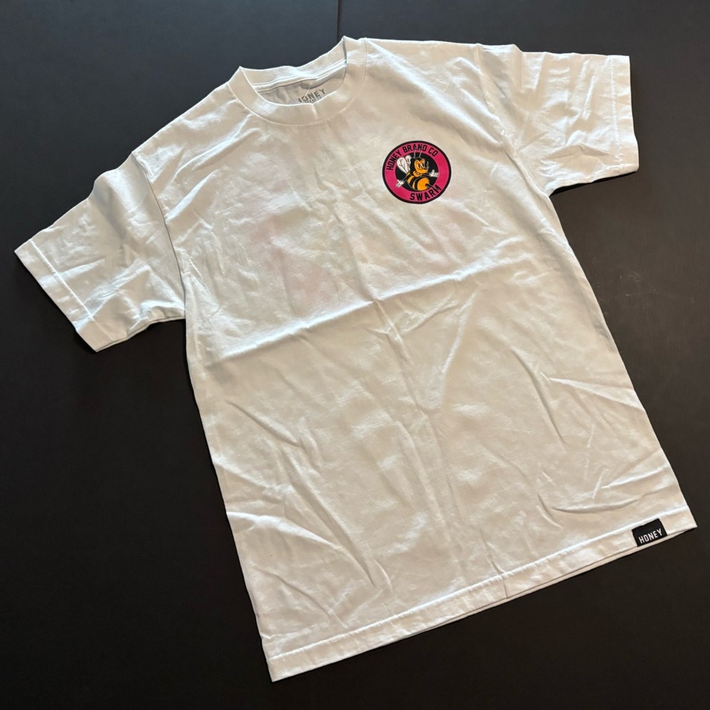 2/$30 💥🆕 Honey Brand Co. Mitch Swarm Bee White Graphic T-Shirt | Medium | 3007